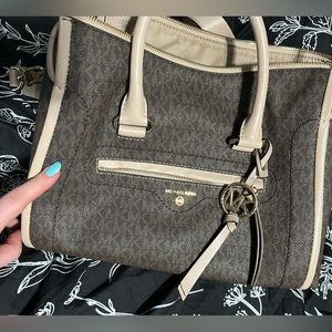 Medium sized, brown, Micheal Kors purse!